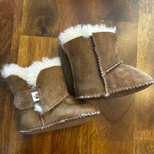 Bearpaw infant booties